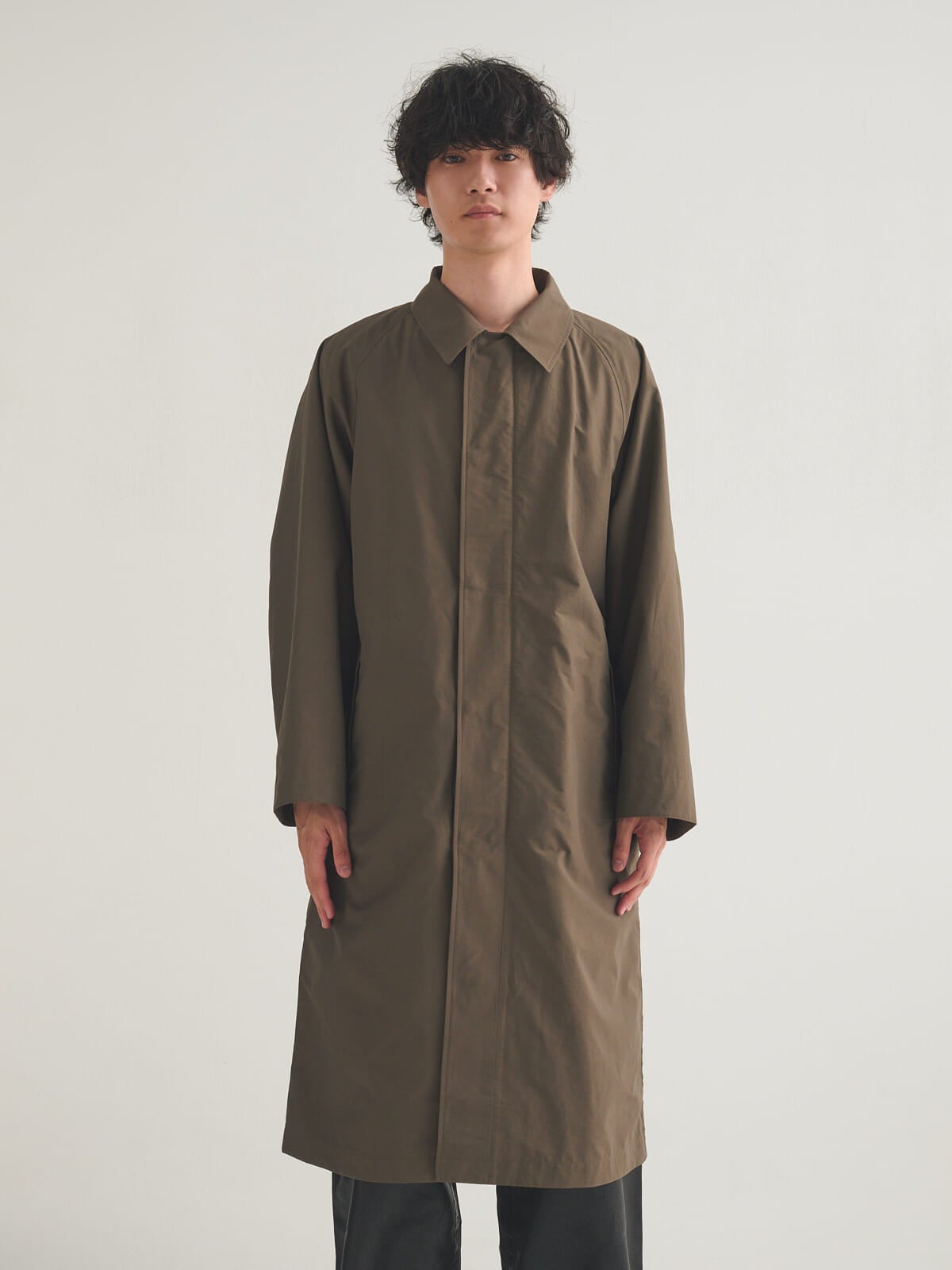 完売続出中「ユニクロ ユー」の新作アウターを服好きモデルはどう