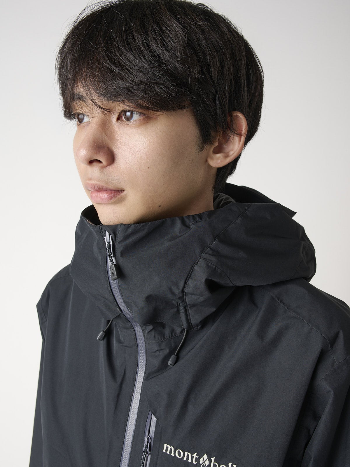 新作レビュー！「モンベル」の黒いシェルジャケット2着を徹底比較