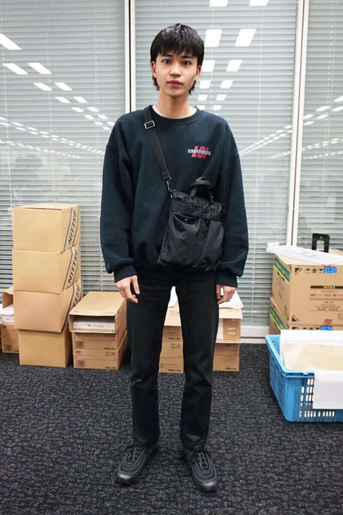 中田 圭祐] 「ヘルムート ラング」のミニバッグを斜め掛け！ メンズ