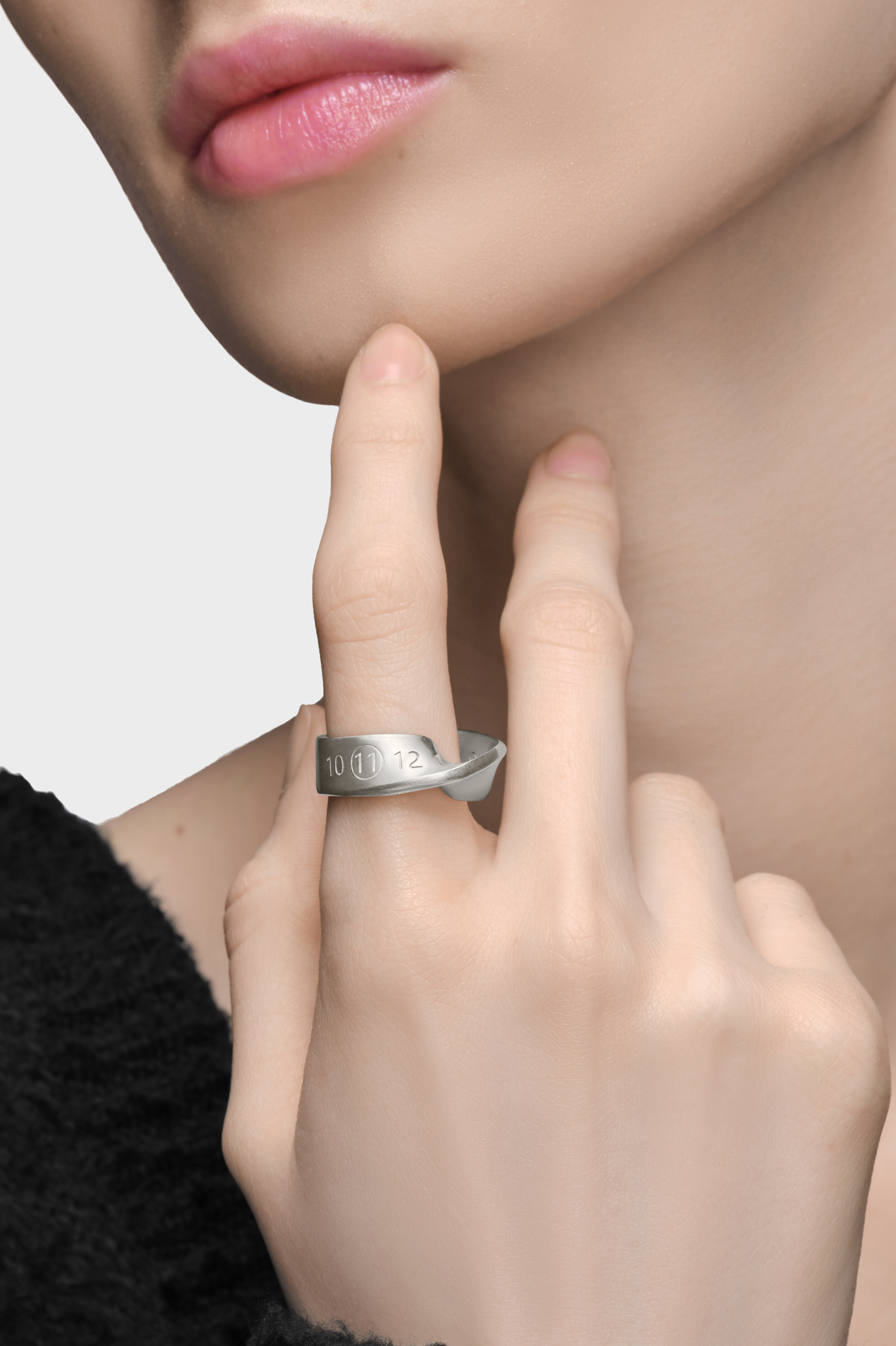 TWISTED NUMBER RING