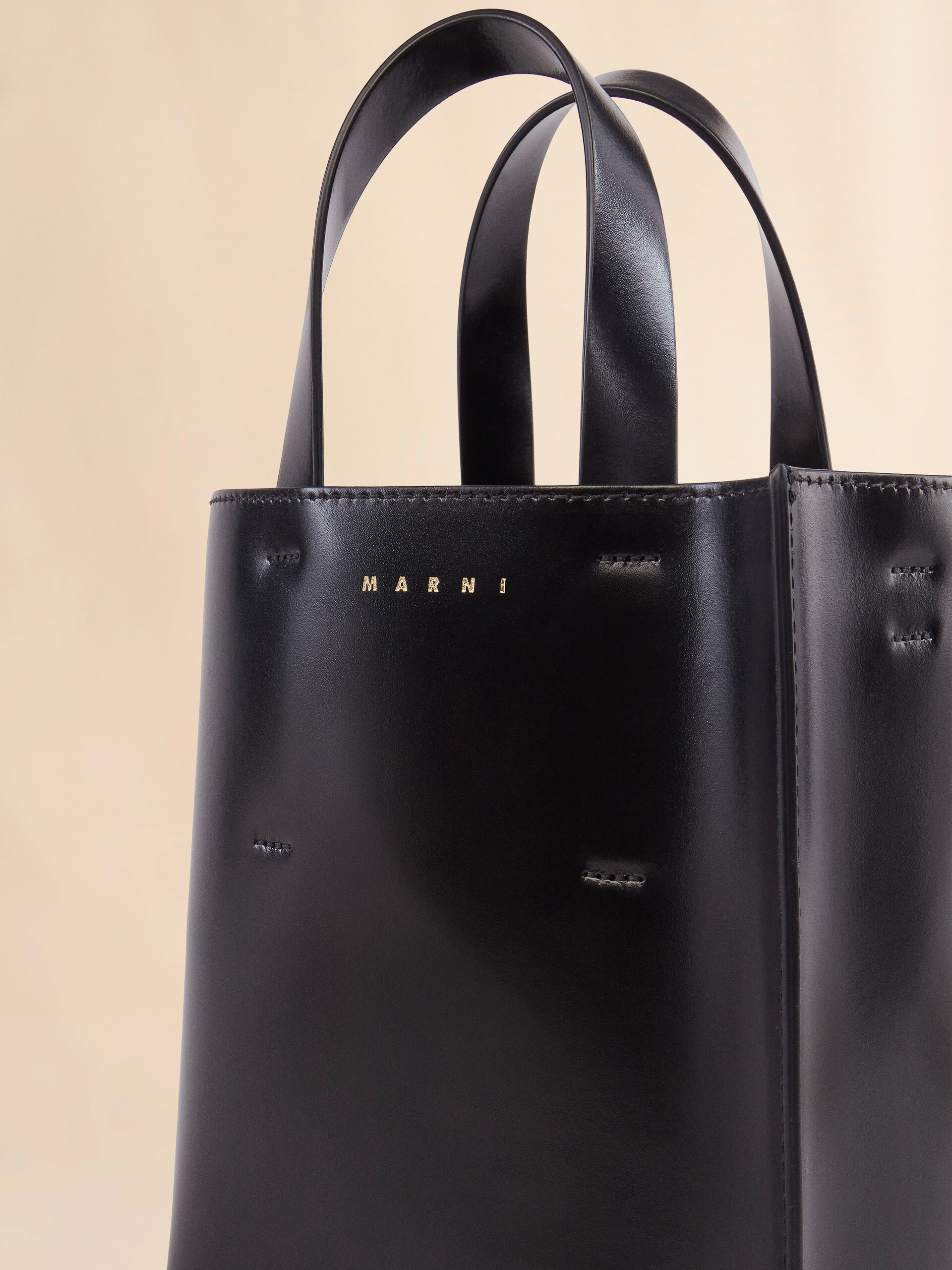ブラック レザー製 Museoミニバッグ | Marni