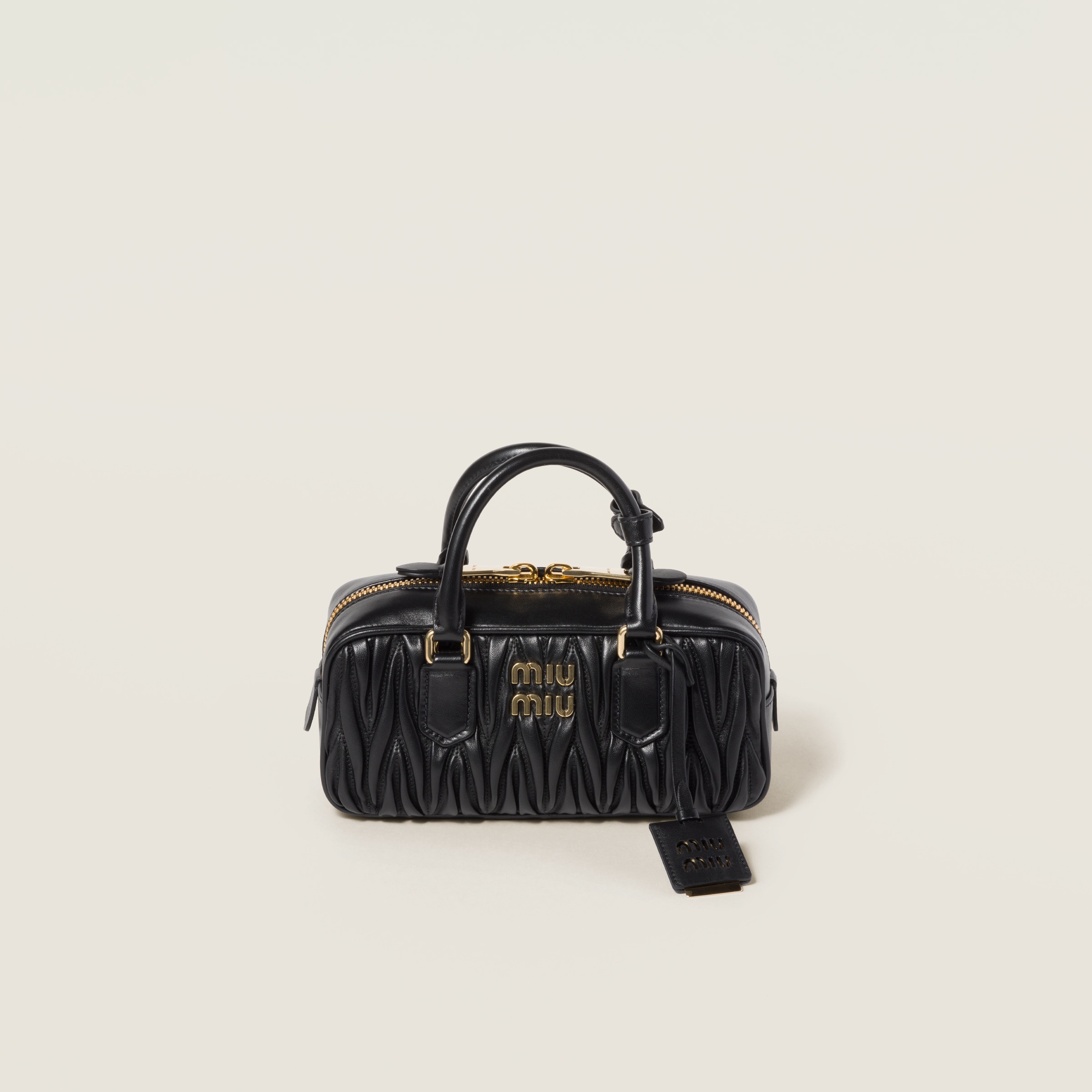 ブラック アルカディ マテラッセレザー バッグ | Miu Miu