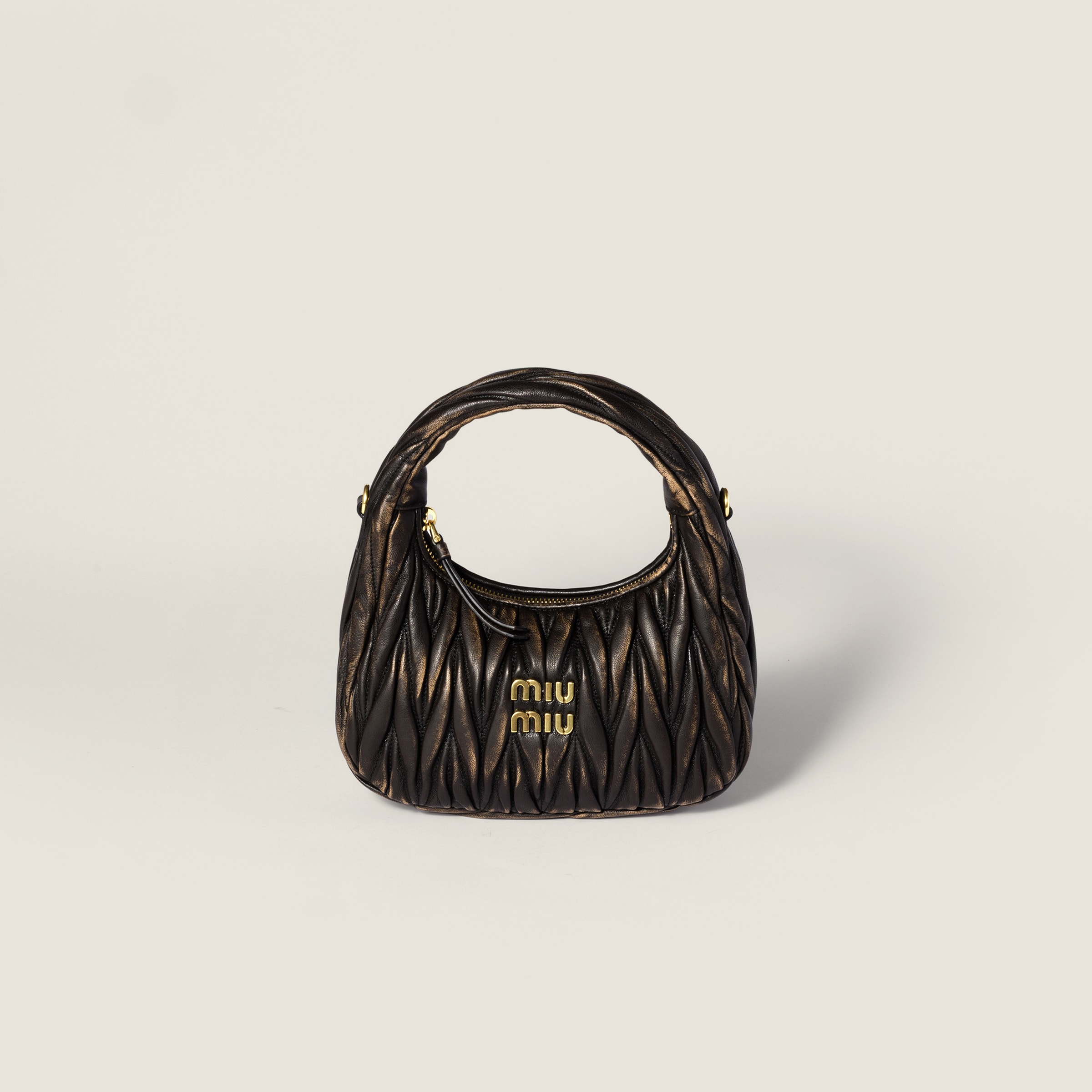ブラック ワンダー マテラッセレザー ホーボーバッグ | Miu Miu