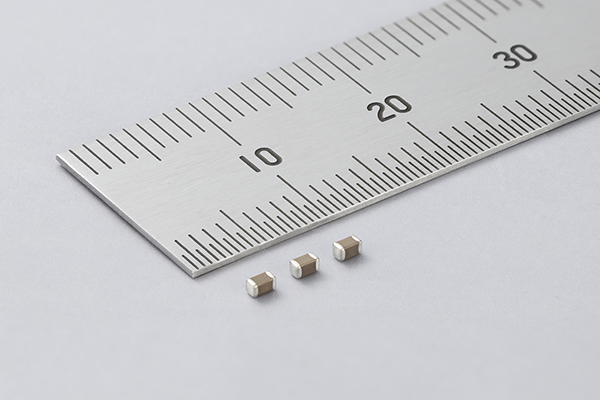 世界初、1608Mサイズ/100Vにおいて静電容量1uFの積層セラミック
