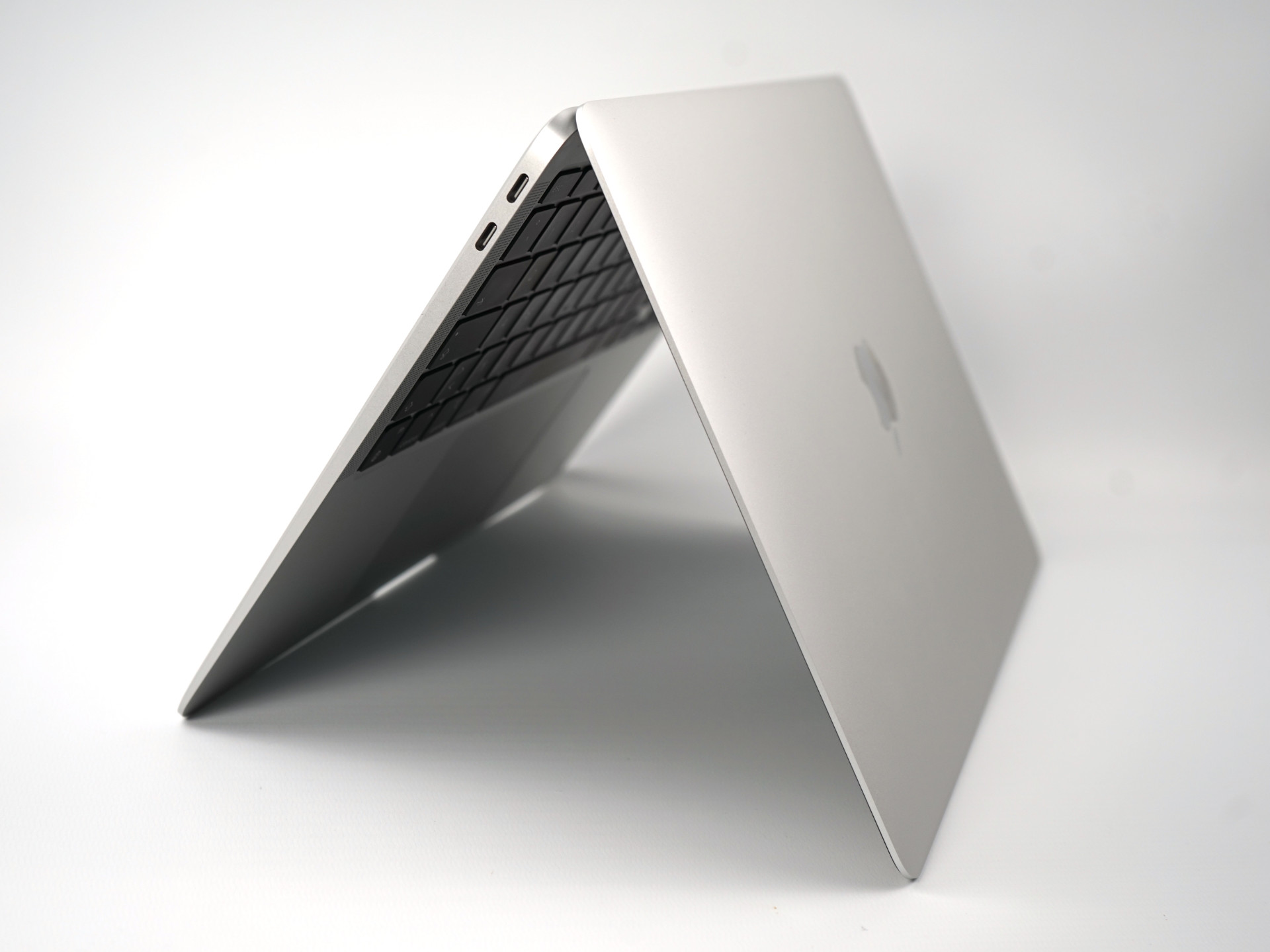 Apple MacBook Air 2020 Review: Should you get the more powerful
