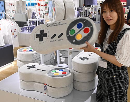 コントローラーがビッグなクッションに！限定販売グッズ紹介2