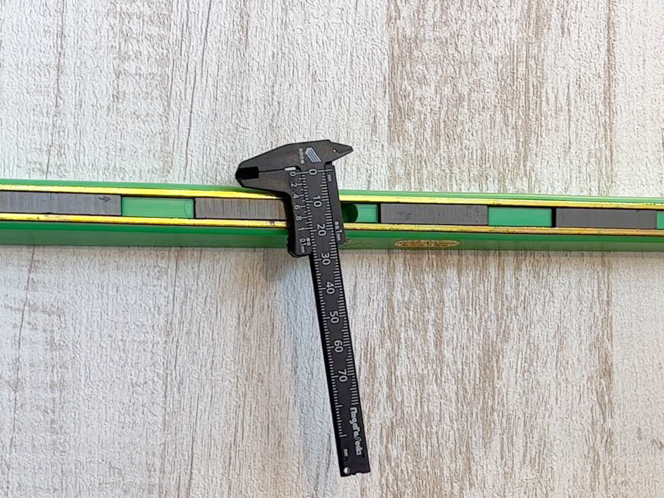 製品情報｜プラスチックノギス 快段目盛 軽快 100mm｜新潟精機株式会社