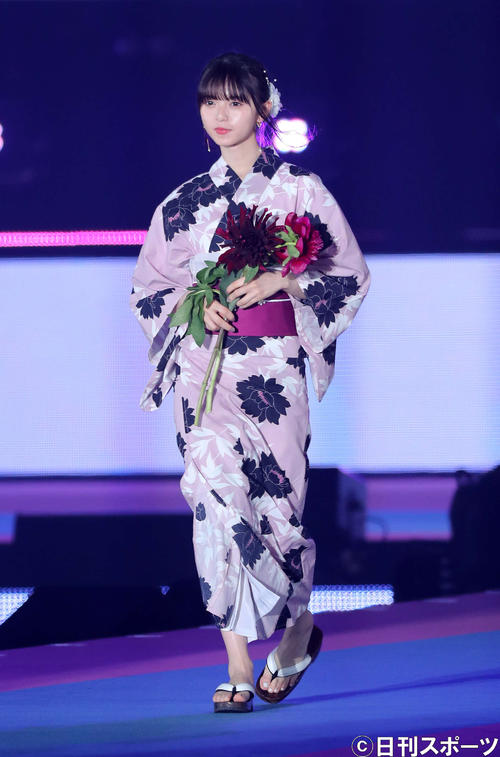 齋藤飛鳥ら浴衣姿で登場／ガルアワ乃木坂写真特集 - 芸能ライブ速報