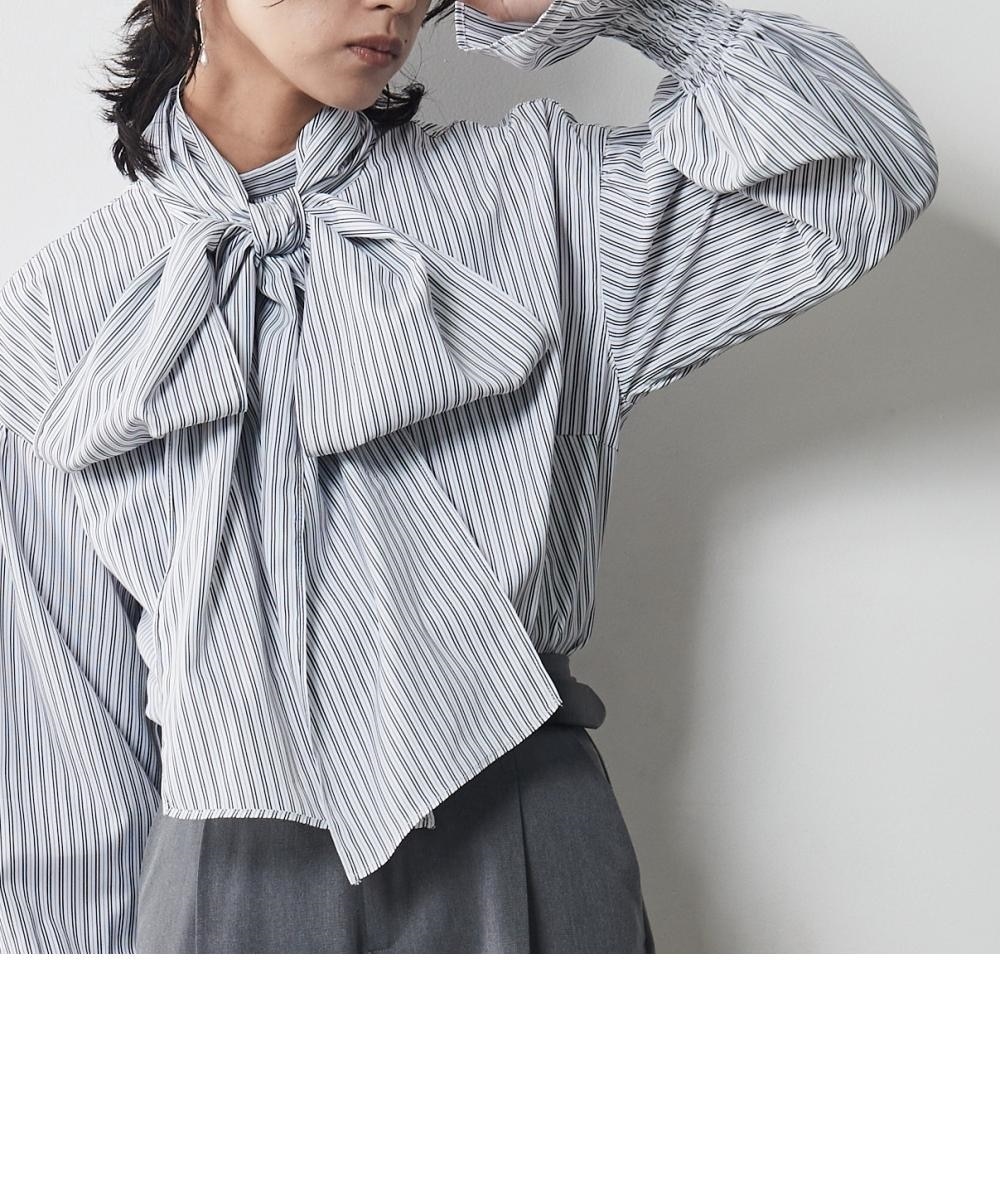 大きいサイズ ビッグリボン付き袖フリルストライプブラウス シック