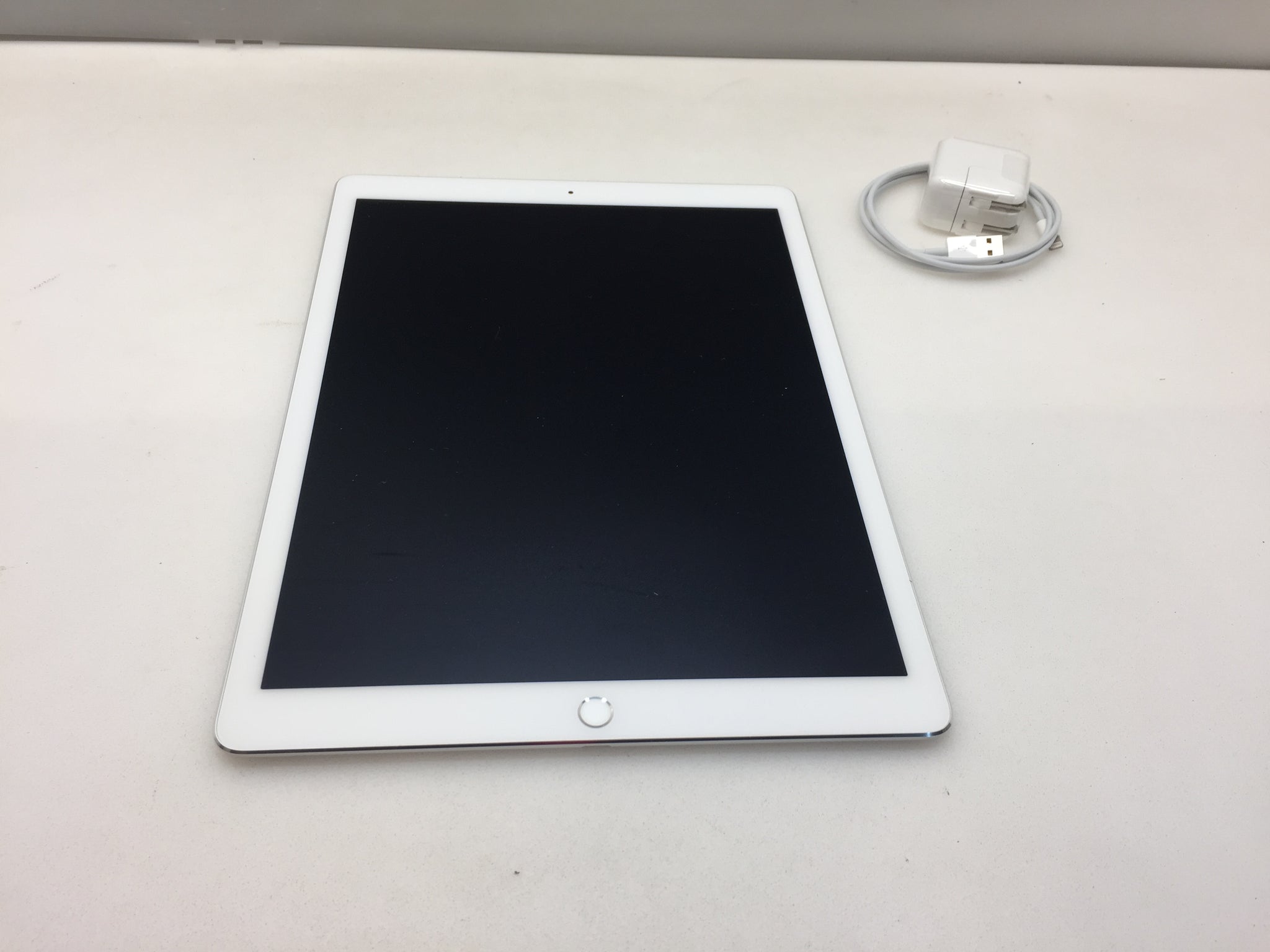 Apple iPad Pro 1st Gen. 128GB Wi-Fi 12.9in - Silver ML0Q2LL/A – NT