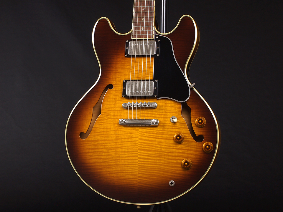 Stafford FES-1200 Sunburst 中古 335よりも少し小ぶりで軽量な