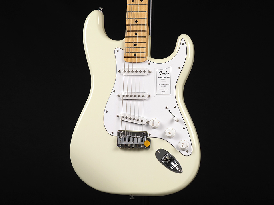 Fender Standard Stratocaster Maple Fingerboard White Pickguard