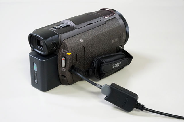 ハンディカムのバッテリーを充電する方法 | 電源・バッテリーについて