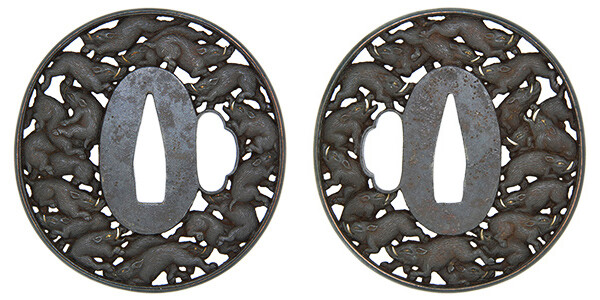 鍔 無銘 矢上派 群猪透鍔(TU-260115)｜刀・日本刀の販売なら日本刀専門