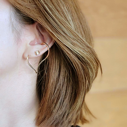 DIAMOND SQUARE PIERCED EARRING(6JP5012)｜SJX公式ONLINE STORE