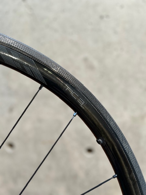 初めてのリムブレーキ用カーボンホイールにオススメです。フルクラム