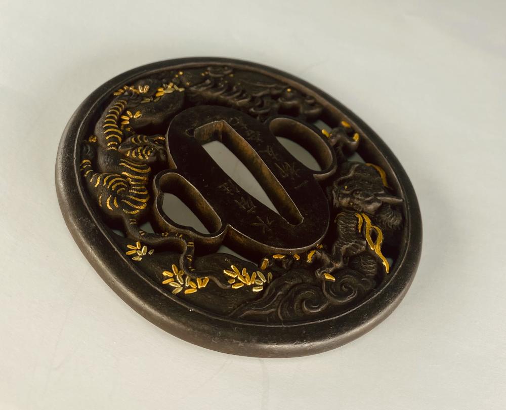 鐔 水府住 一柳友善 嘉永三年戌冬日作 龍虎透 / Tsuba Suifu jyu