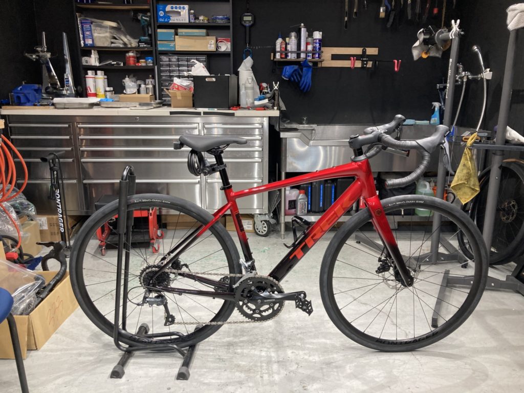TREK Domane AL 2 GEN 4 × 納車 + パーフェクト組み立て + ガラス