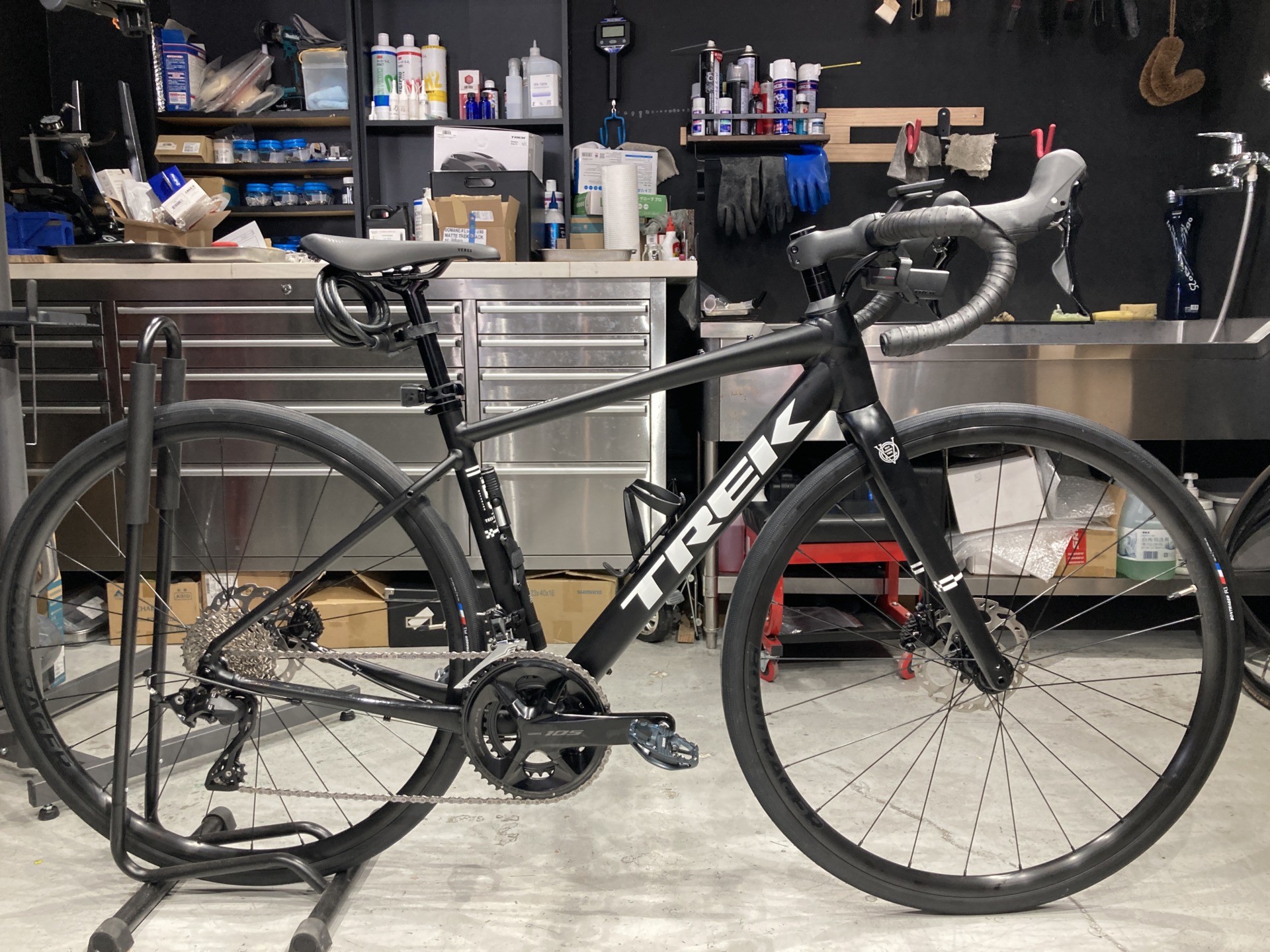 新型 TREK Domane AL 5 GEN.4 × 納車 + パーフェクト組み立て + ガラス