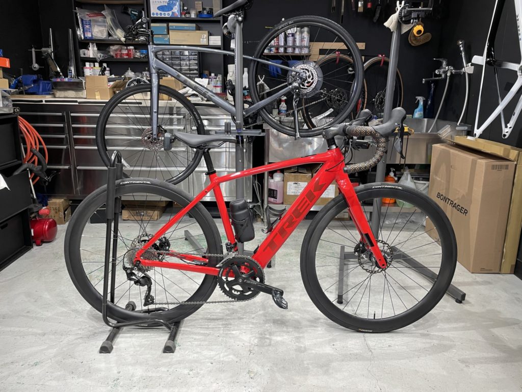 TREK Domane+ AL 5 × EQUAL 40mmハイトカーボンリム + シマノ製ハブ +
