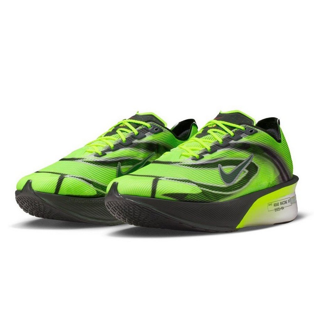 ナイキ（NIKE）（メンズ）ランニングシューズ トレーニングシューズ