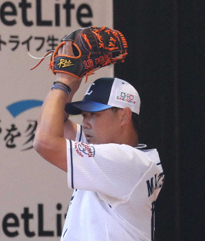 記事全文】西武・松坂、投げて応援“グラブ9変化”…知名度全国区じゃなく