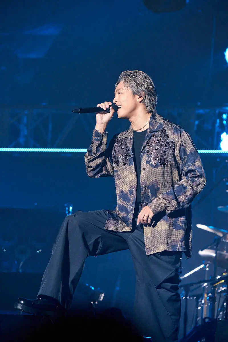 EXILE TAKAHIRO 武道館 LIVE 2024 “GLORY” ～Happiness～＞熱唱する