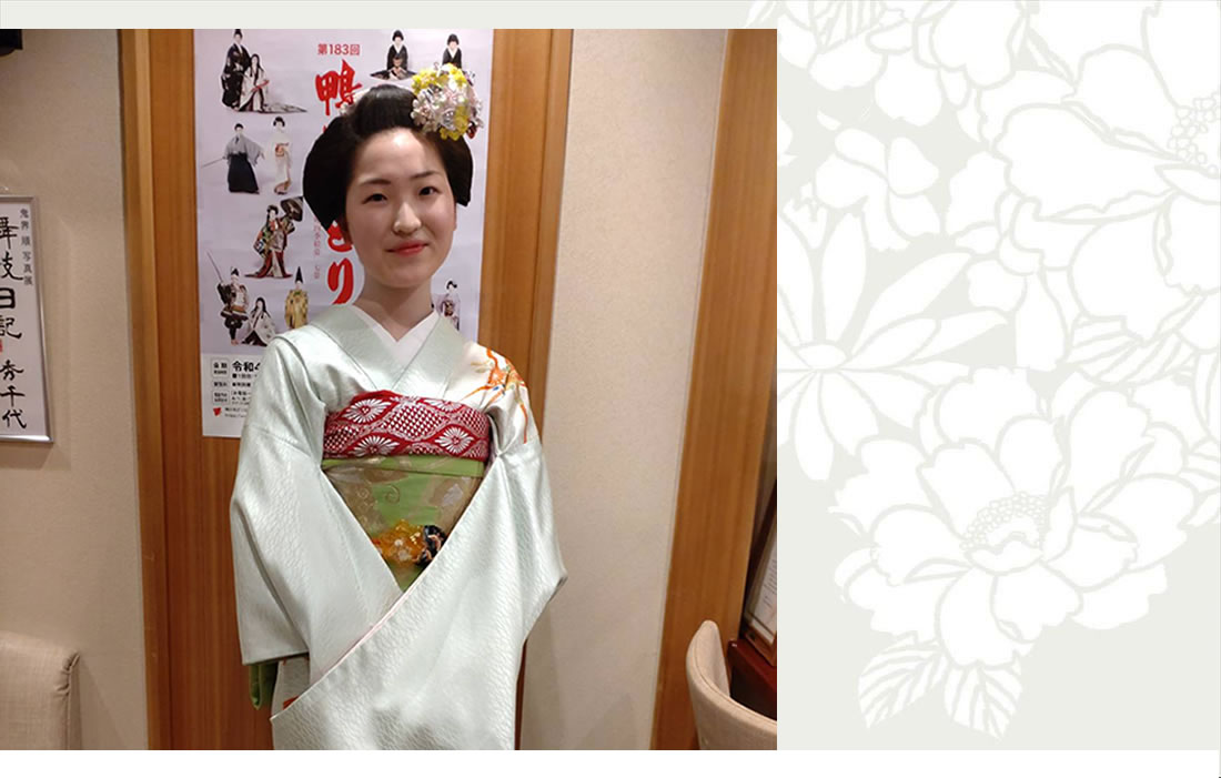 舞妓さんのお店出し。 | 京都 先斗町 雅美家(まさみや)へようこそ