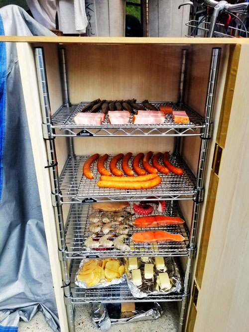 メタルラックで自作燻製器の作り方：吊るしの燻製に便利。