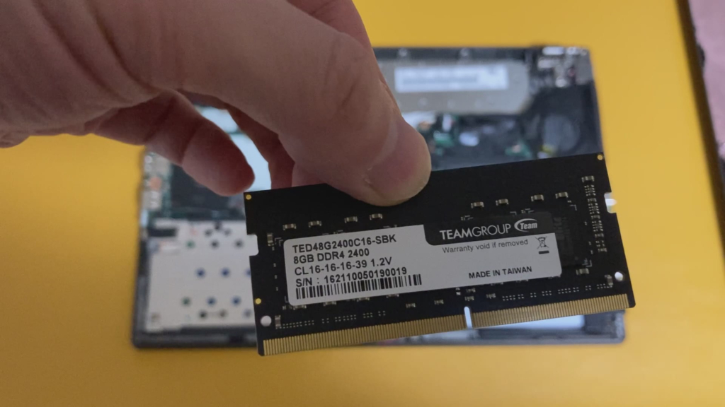 Lenovo（レノボ）【ThinkPad X270の分解】メモリ増設・SSD交換