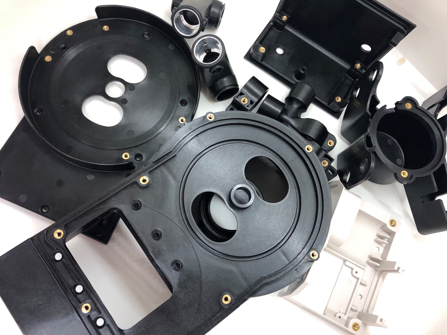 インサート成形とは？ - PlaQuick プラクイック｜プラスチック・樹脂の