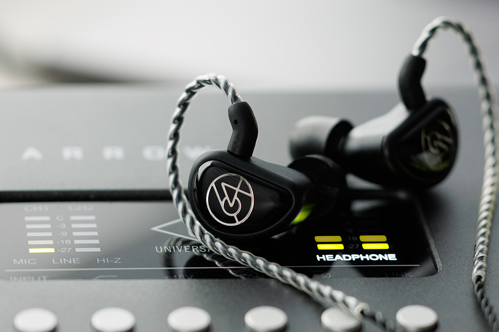 64 Audio、プロ品質と手に取りやすさを両立した4ドライバー