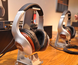 デノン、新開発振動板採用の高級ヘッドホン“MUSIC MANIAC”「AH-D7100