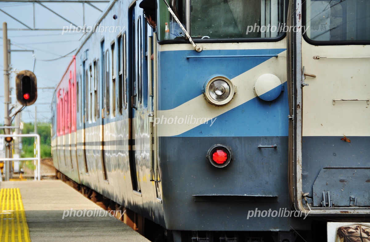 七尾線 普通列車 415系 写真素材 [5575031] - フォトライブラリー