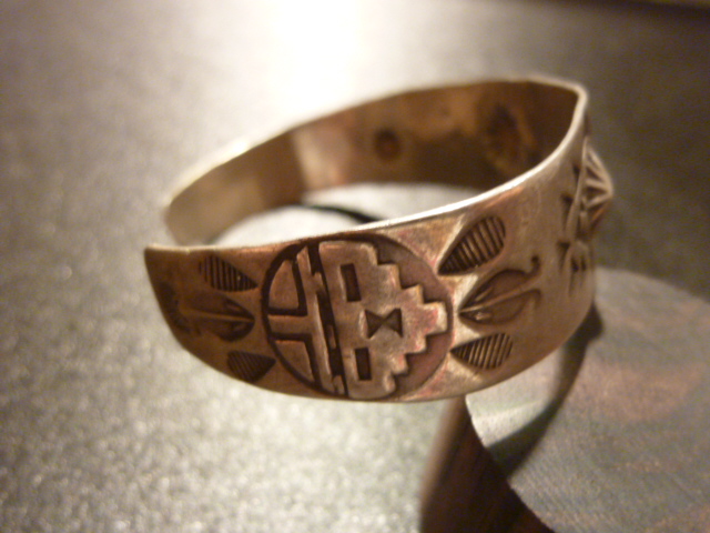 ナバホ 20〜40年代Antiqie Fred・Harvey 卍（スワスティカ） バングル