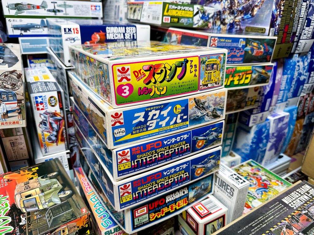 福岡県直方市へ、2000点を超えるプラモデルやフィギュアの出張買取に