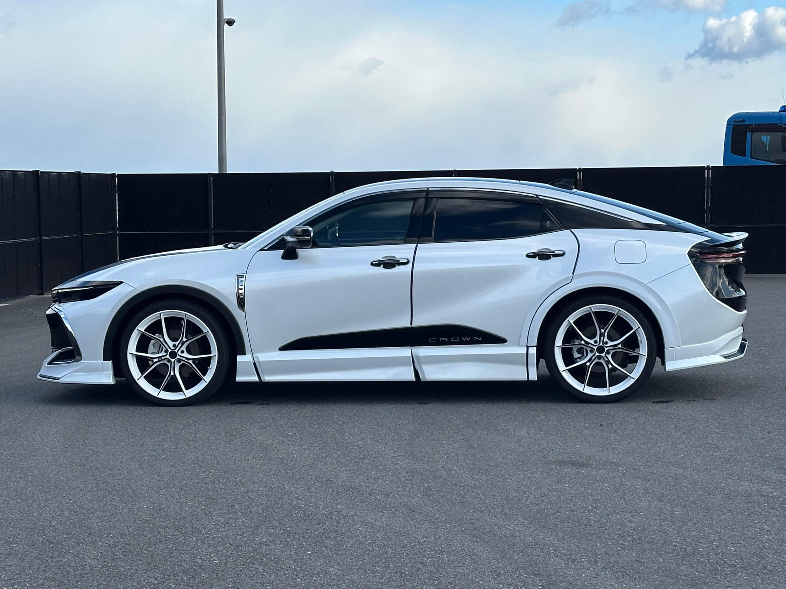 トヨタ クラウンクロスオーバー RS 入庫しました☆ | ロックボデー