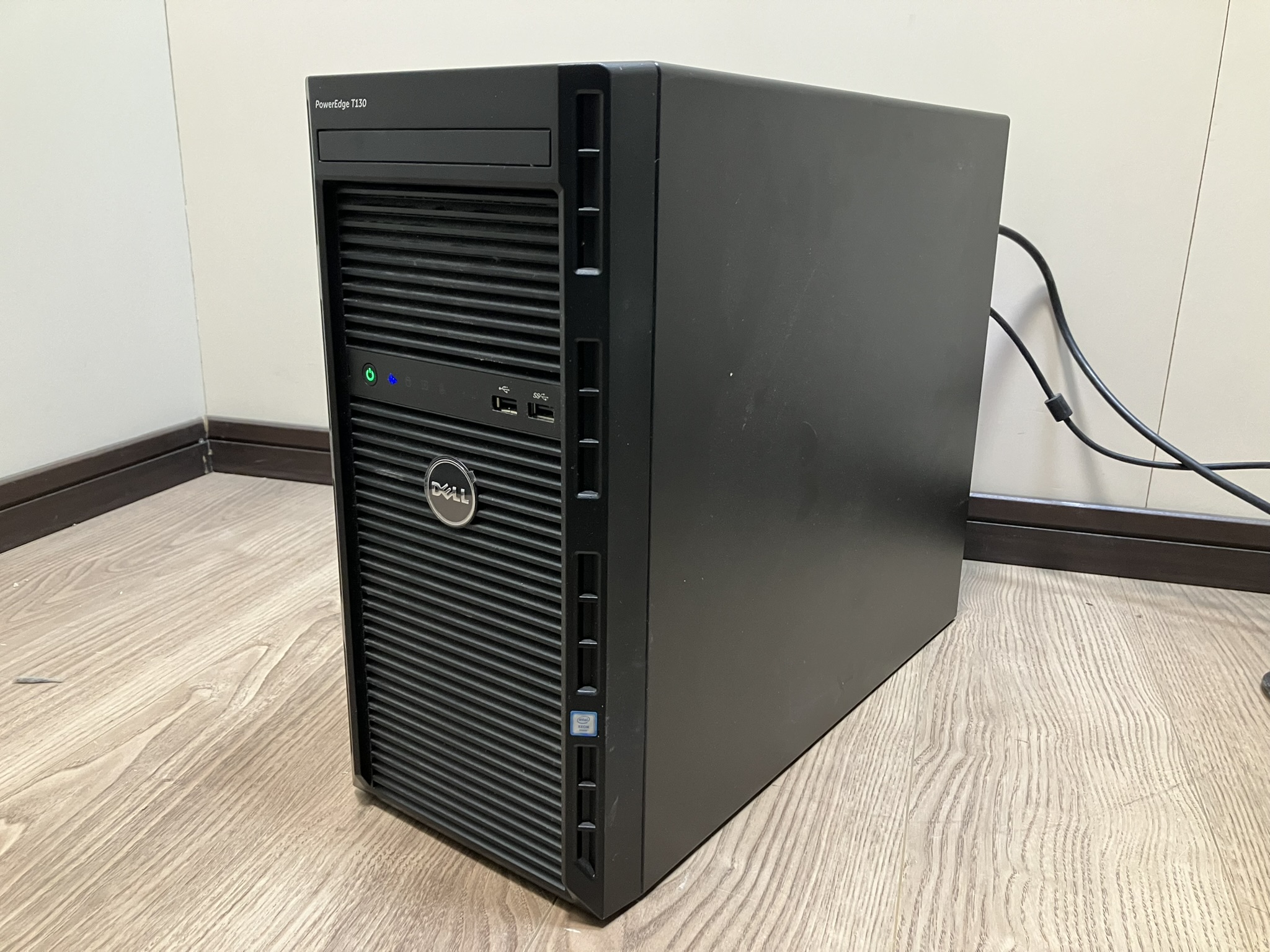 DELL デル サーバー PowerEdge T130 Xeon 通電確認済み OSなし モニタ