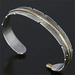 ナバホ族 Harvey Mace 3/8” イーグルフェザー 12KGF バングル メンズ S