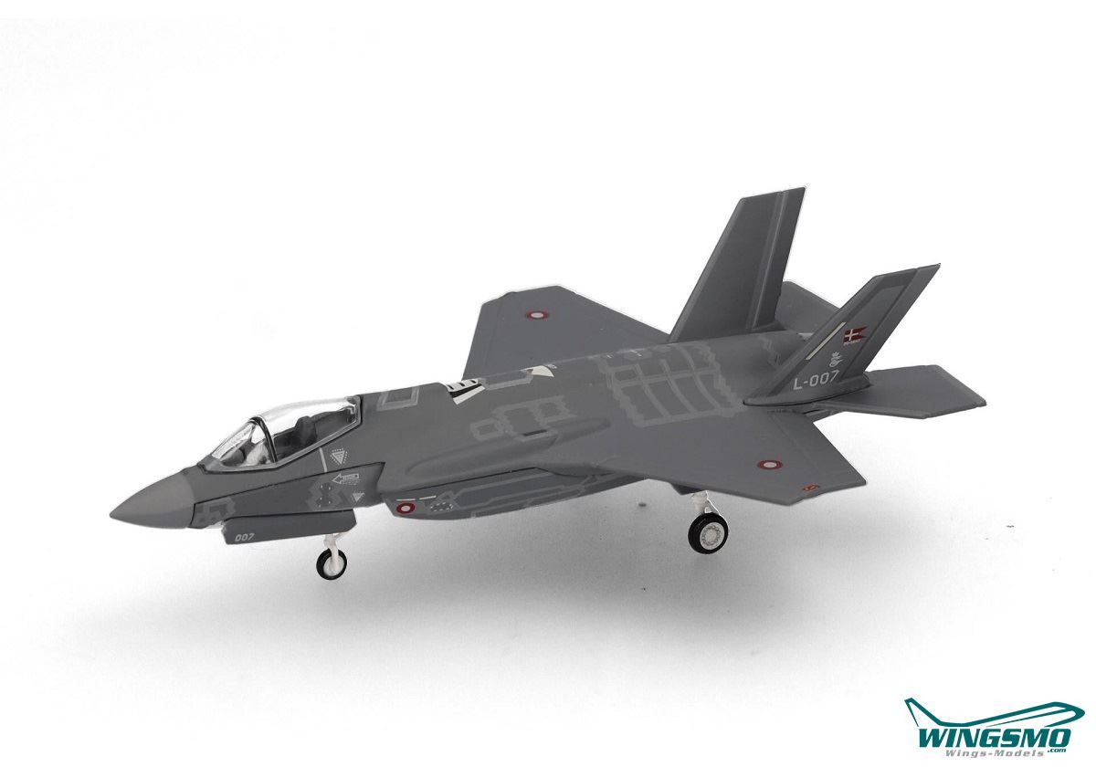 Hogan Wings Grumman F-14A Scale 1:200 US Navy VF-21 