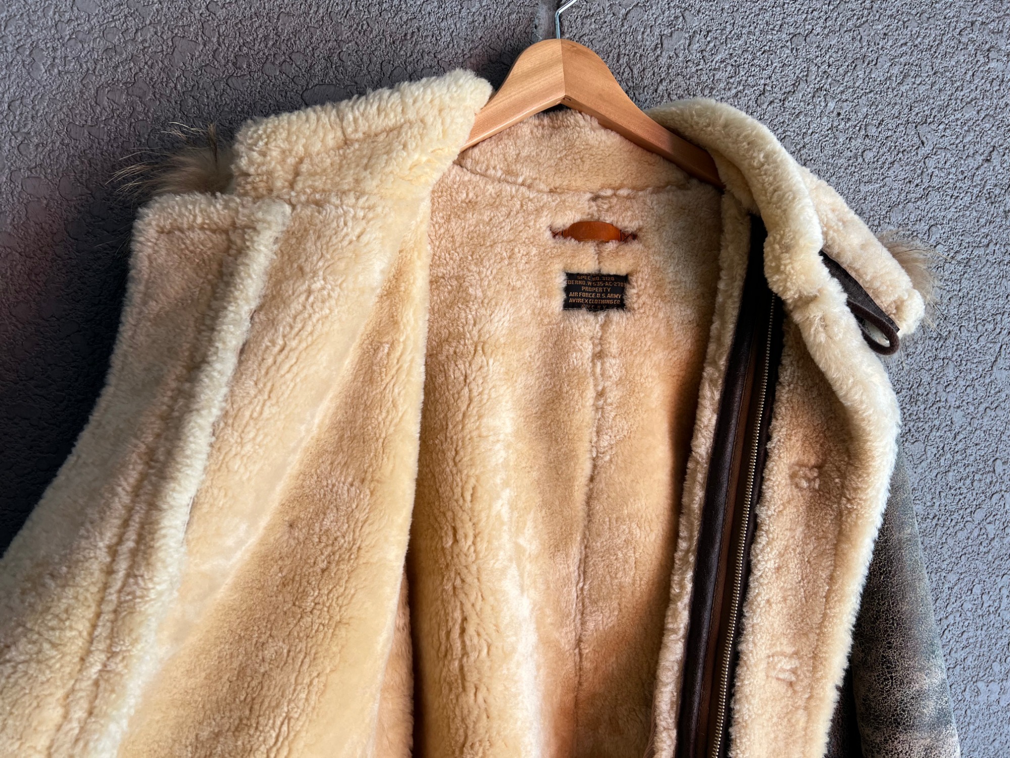 世界的ミリタリーウェアブランド【AVIREX / アヴィレックス】より B-7