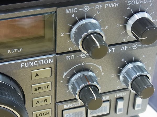 ケンウッドTS-670を持ち込み買取させて頂きました。