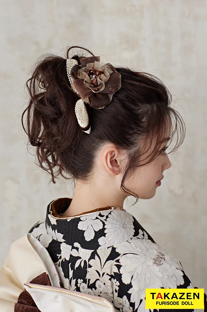 くすみカラーレトロ 黒/ベージュ 梅柄/和柄 大人っぽい 落ち着いた