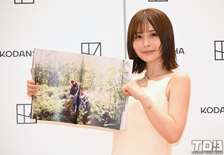 長濱ねる、8年ぶり写真集の出来栄えは”100点”とにっこり「ずっと愛さ