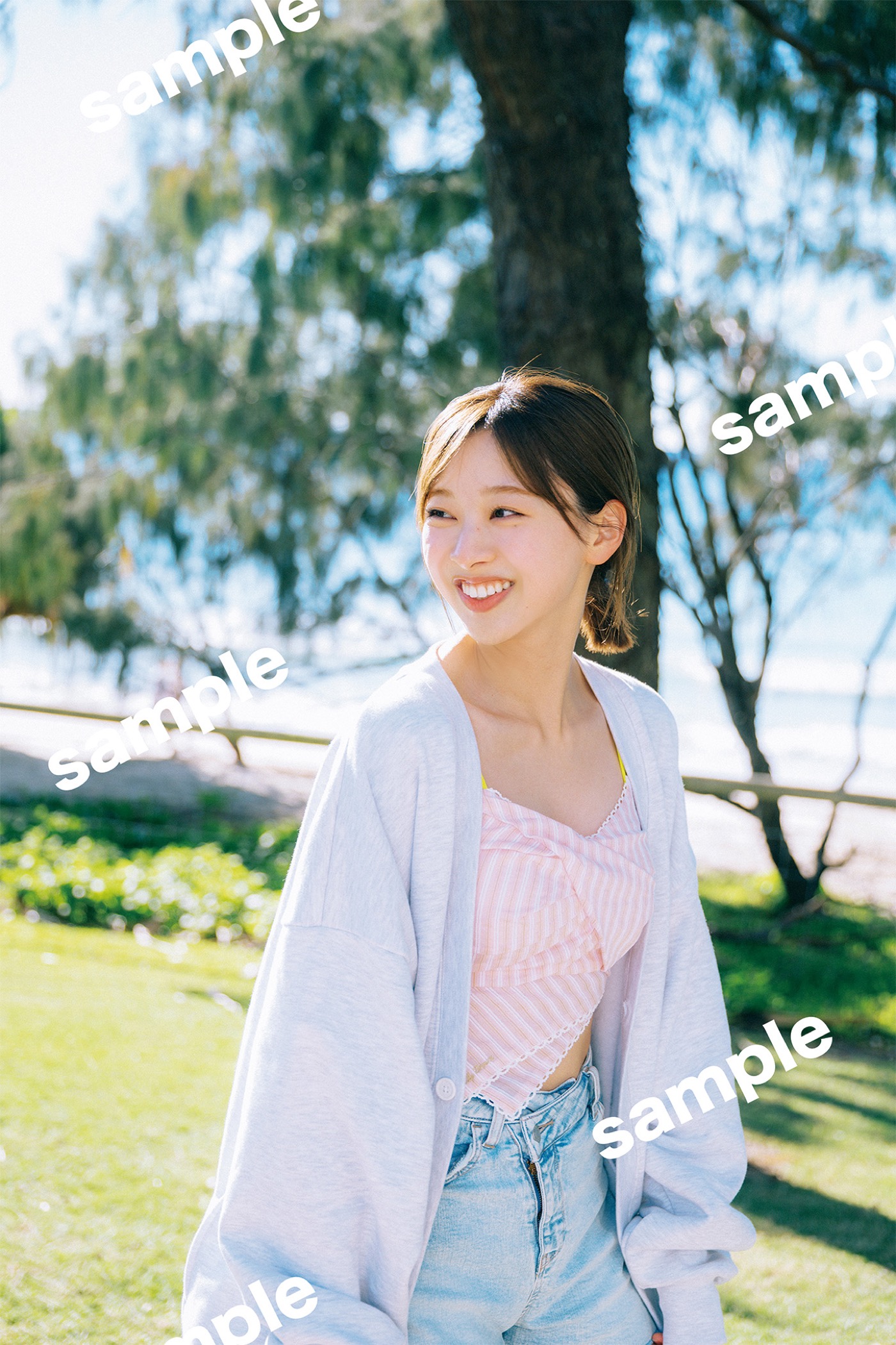 日向坂46富田鈴花1st写真集より女神感あふれる限定水着ポスター＆特製