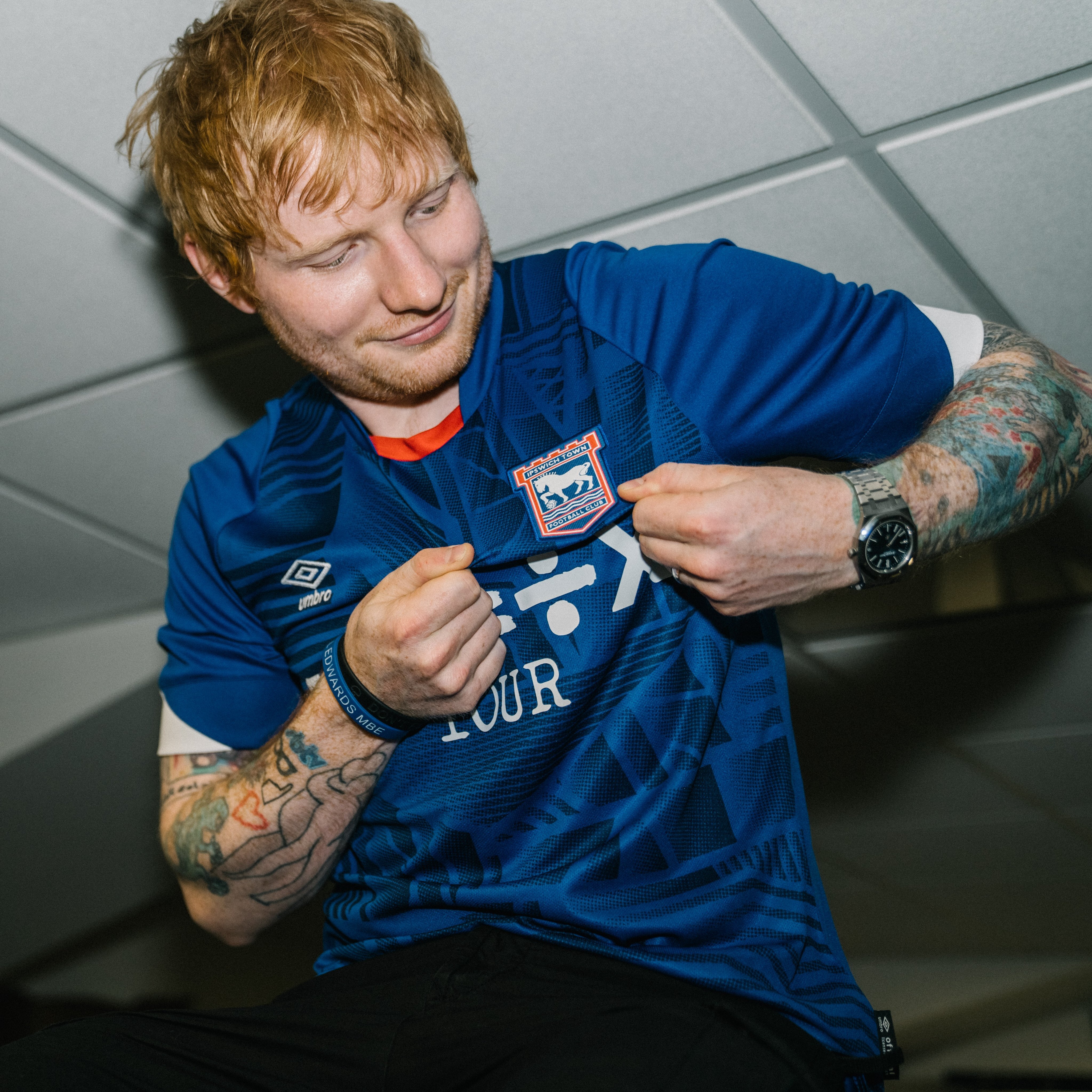 Ed Sheeran poses in new Ipswich 2022-23 home kit with pop icon