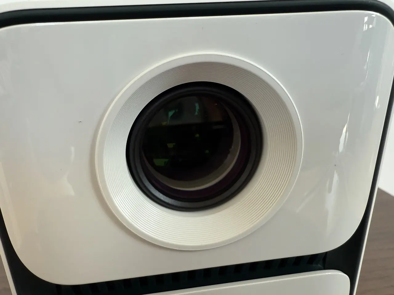 Wanbo T2 Ultra』レビュー、Android TV 11.0搭載、天井投影も可能な