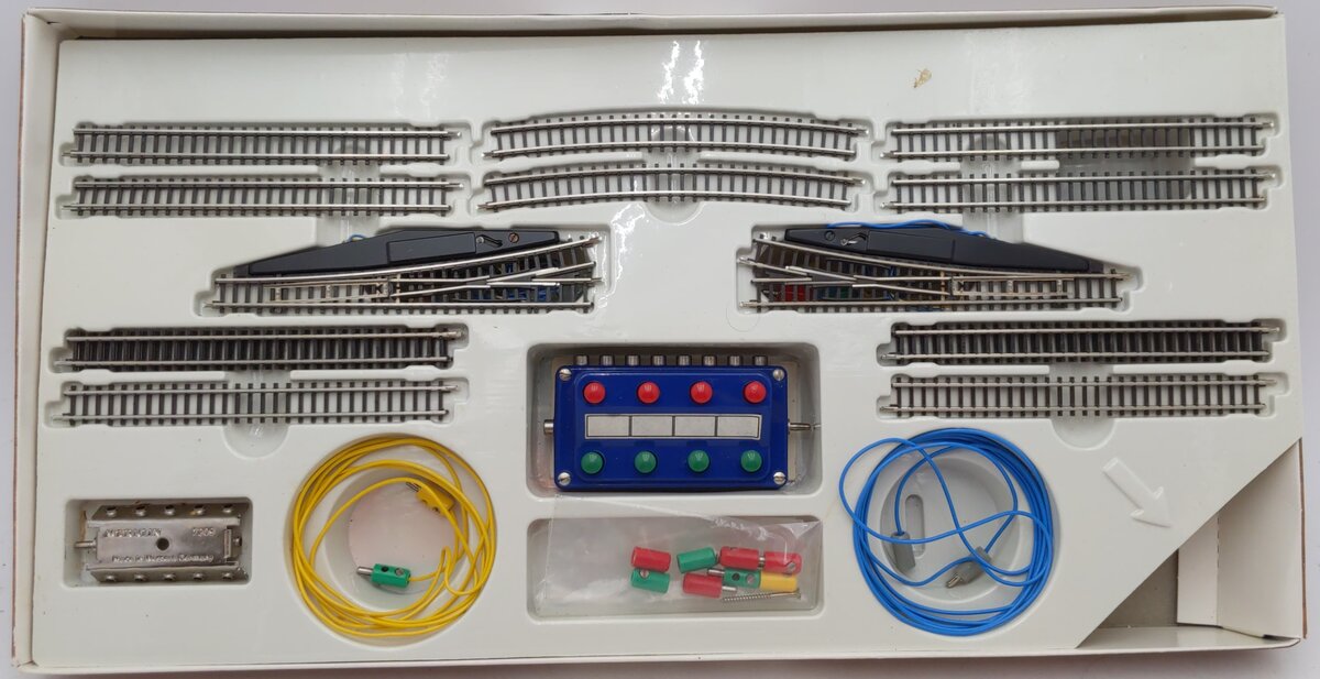Marklin 8191 Z Extension Set E with Electric Turnouts – Trainz