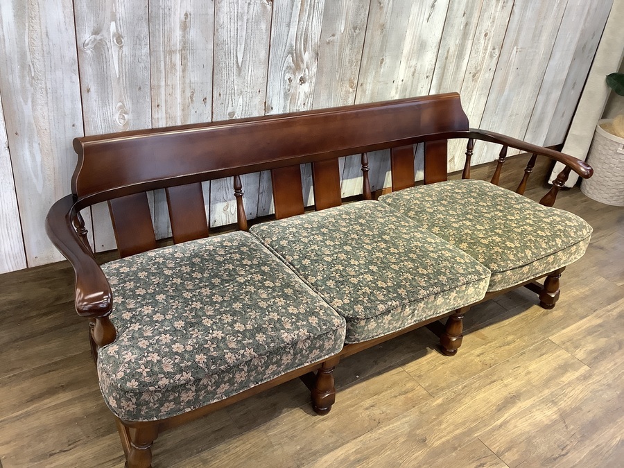 karimoku（カリモク）】昔から変わらないデザイン。コロニアルの3人