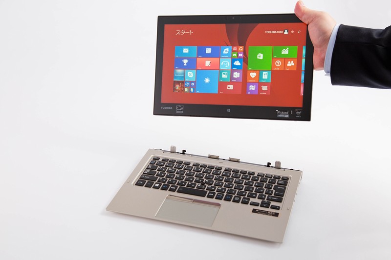 タブレットの機動性とノートの実用性を両立した「dynabook R82